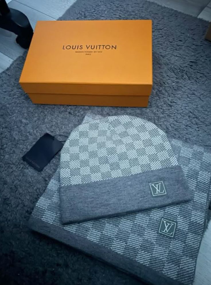 Coffret Bonnet & Écharpe Lv